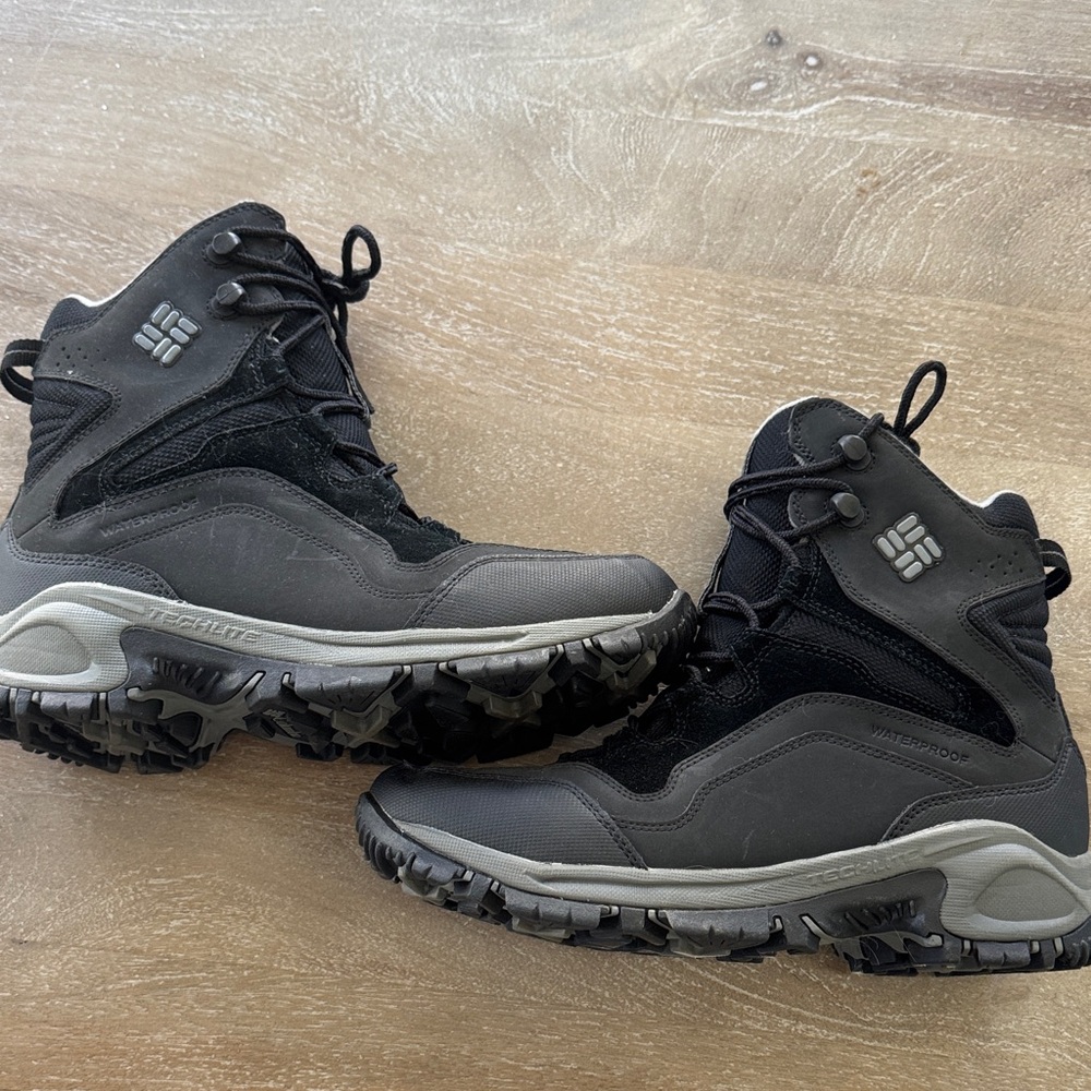 Columbia Men's Black and Gray Waterproof Boots